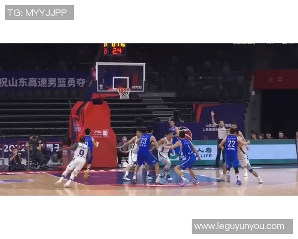 武汉篮球队的整体压制策略解析与深度剖析篮球战术的成功之道 武汉篮球队的整体压制策略解析与深度剖析篮球战术的成功之道