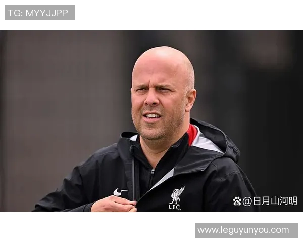 足球明星扔刀瞬间精彩合集展现运动员的另类风采与幽默感